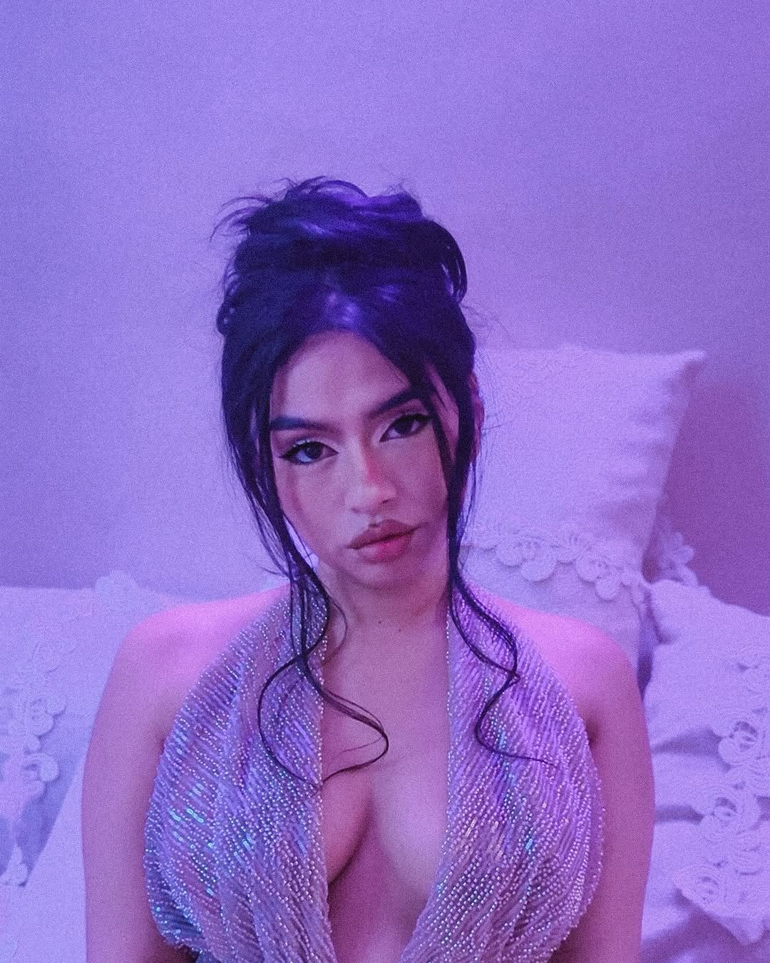 Mara in violet light